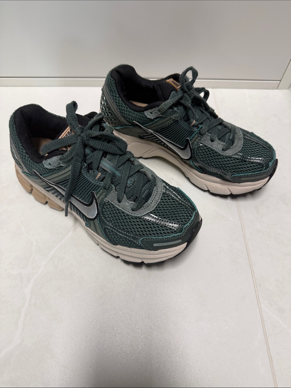 Nike Kids Green Mesh Lace-Up Sneakers with White Midsole